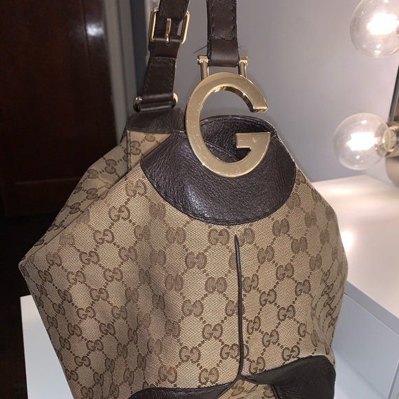 Authentic Gucci GG Shoulder Flap Bag - Picture 3 of 7